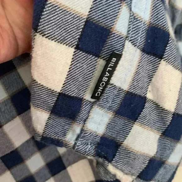 Billabong men’s long sleeve,  midweight flannel button down, w 1 front pocket - Picture 9 of 9